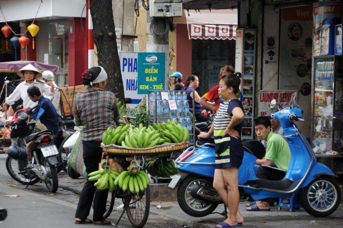 Hanoi Vietnam Expect to Start Early, Vietnam Market woman, Hanoi Vietnam