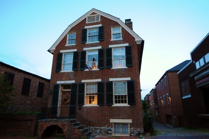 Graveyards - Virginia Burial Sites mansion