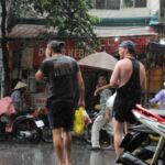 Men tourist Lost in the rai