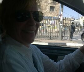entering the area I noticed the streets were empty, I took a selfie. Kate selfie